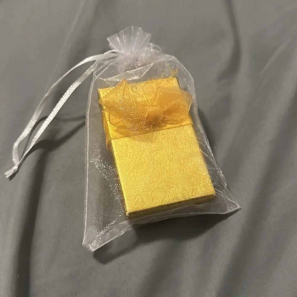 NWOT Gold Heart Pendant Necklace - Picture 5 of 5